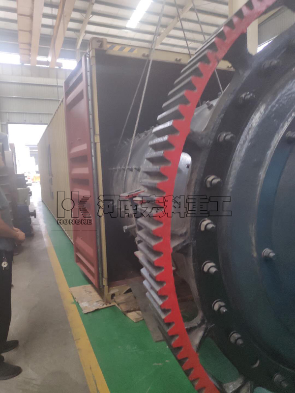 科索沃1.5米&times;4.5米的白灰球磨機(jī)